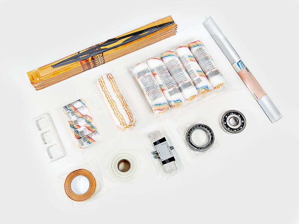 Baumarkt-Artikel in unterschiedlicher Größe in Folienverpackung
