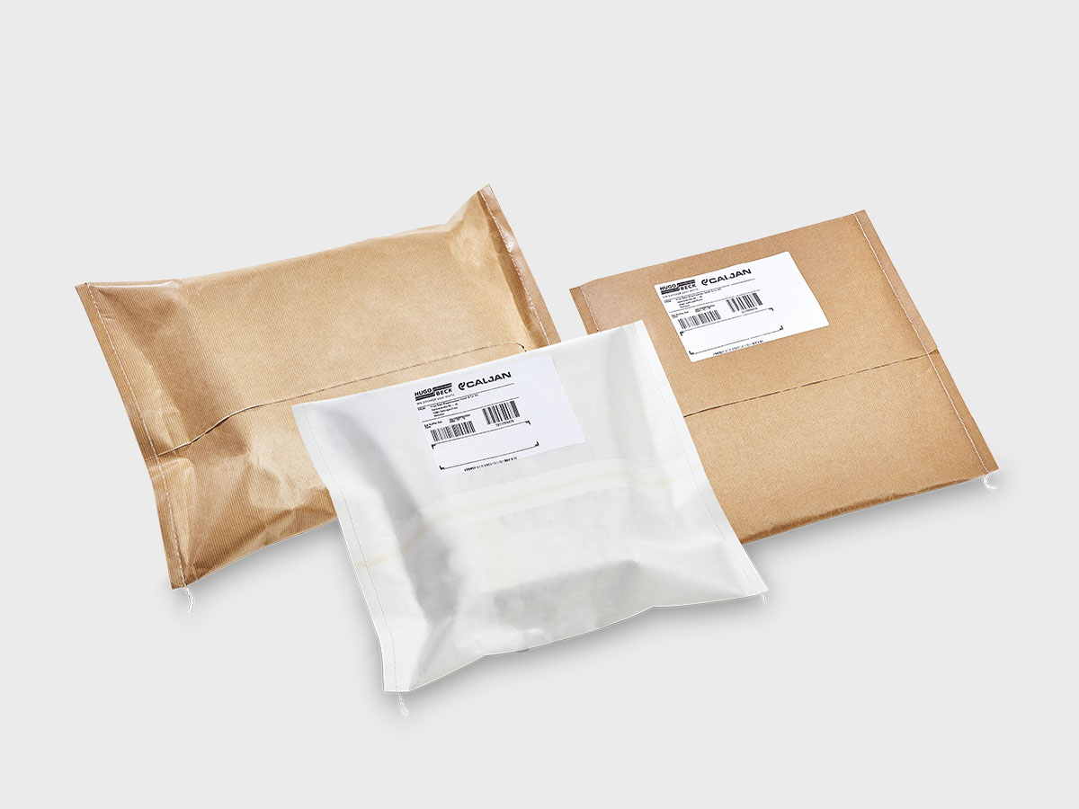 Versandverpackung aus Papier mit zwei vernähten Seiten