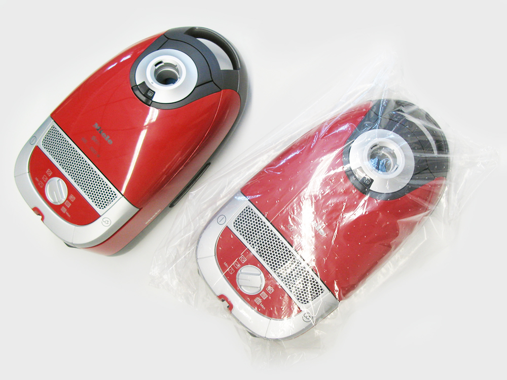 Staubsauger in schützender Folienverpackung