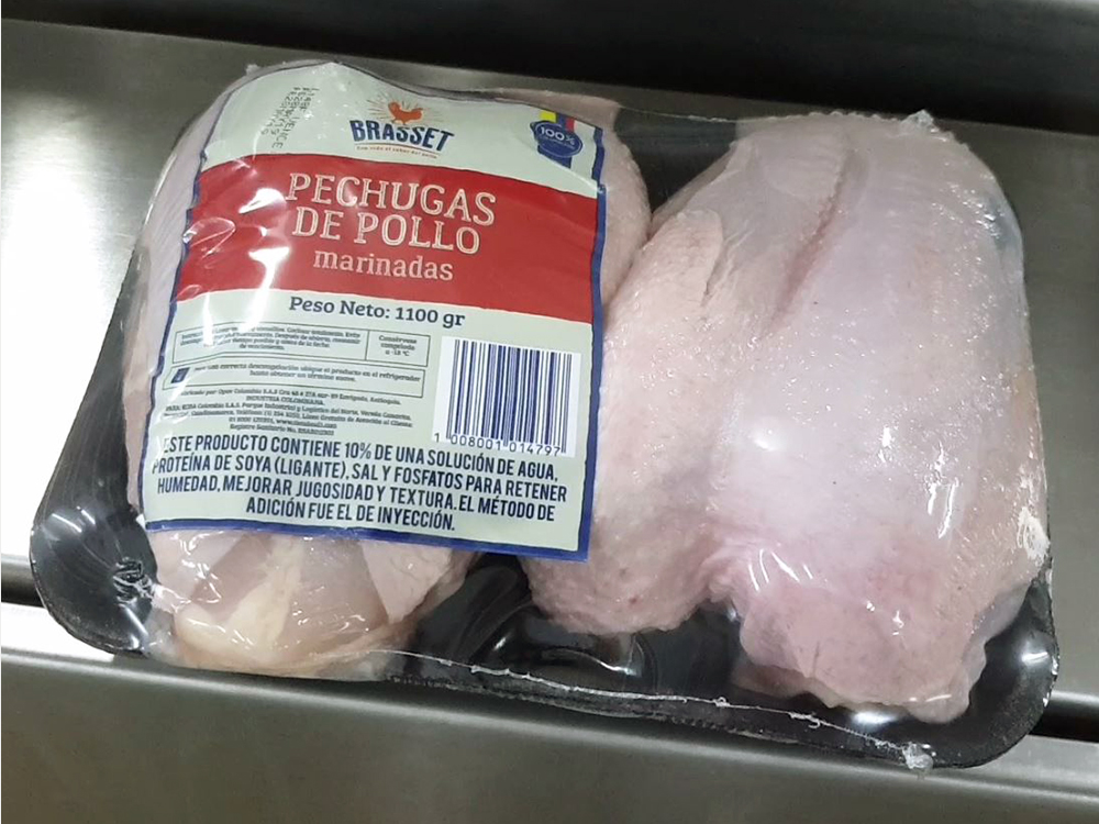 Geflügelfleisch im Tray in Schrumpfverpackung aus Folie