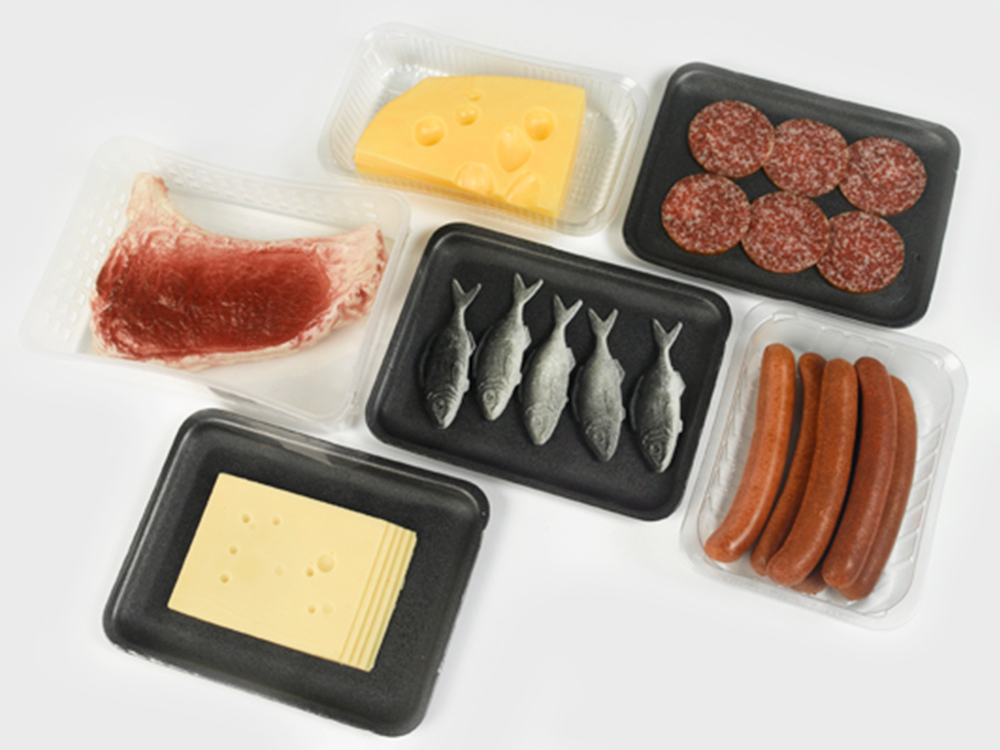 Wurst und Käse im Tray, verpackt in Folie