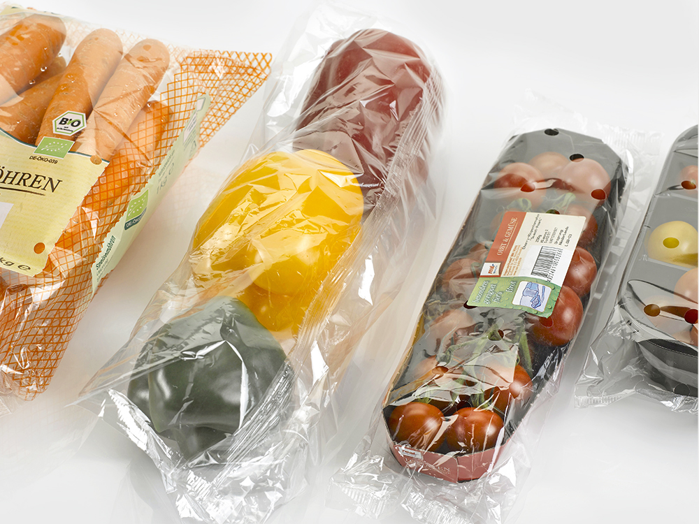 Verschiedenes Gemüse mit und ohne Tray, verpackt in Flowpack-Folienverpackung