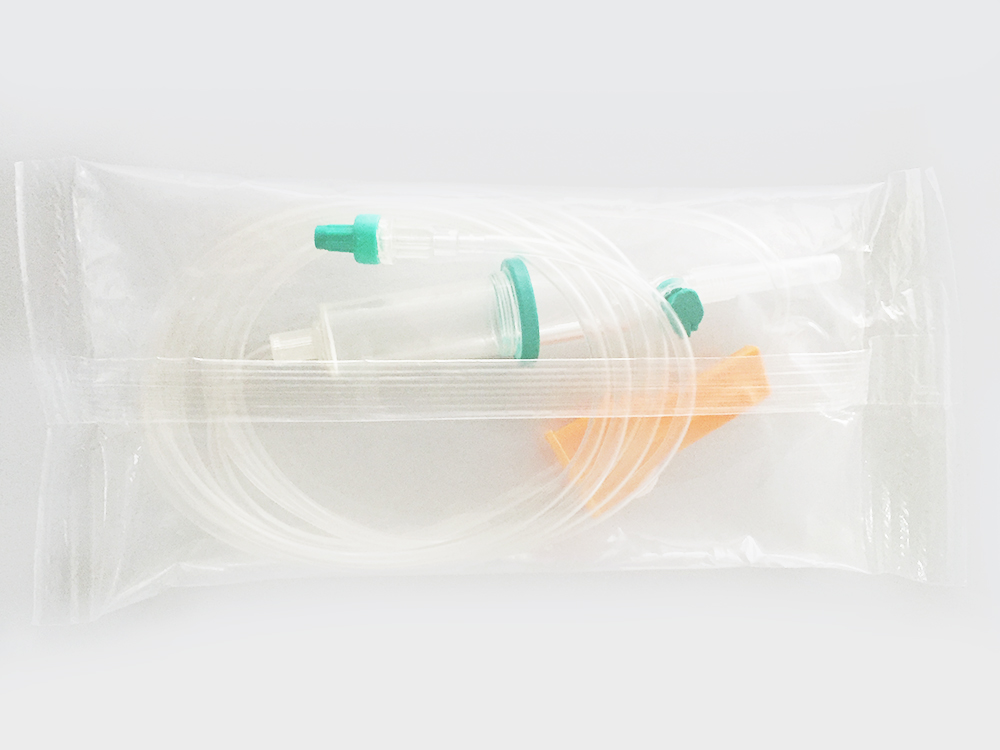 Medizinische Schläuche in transparenter Flowpack-Folienverpackung mit hohem Barriereschutz